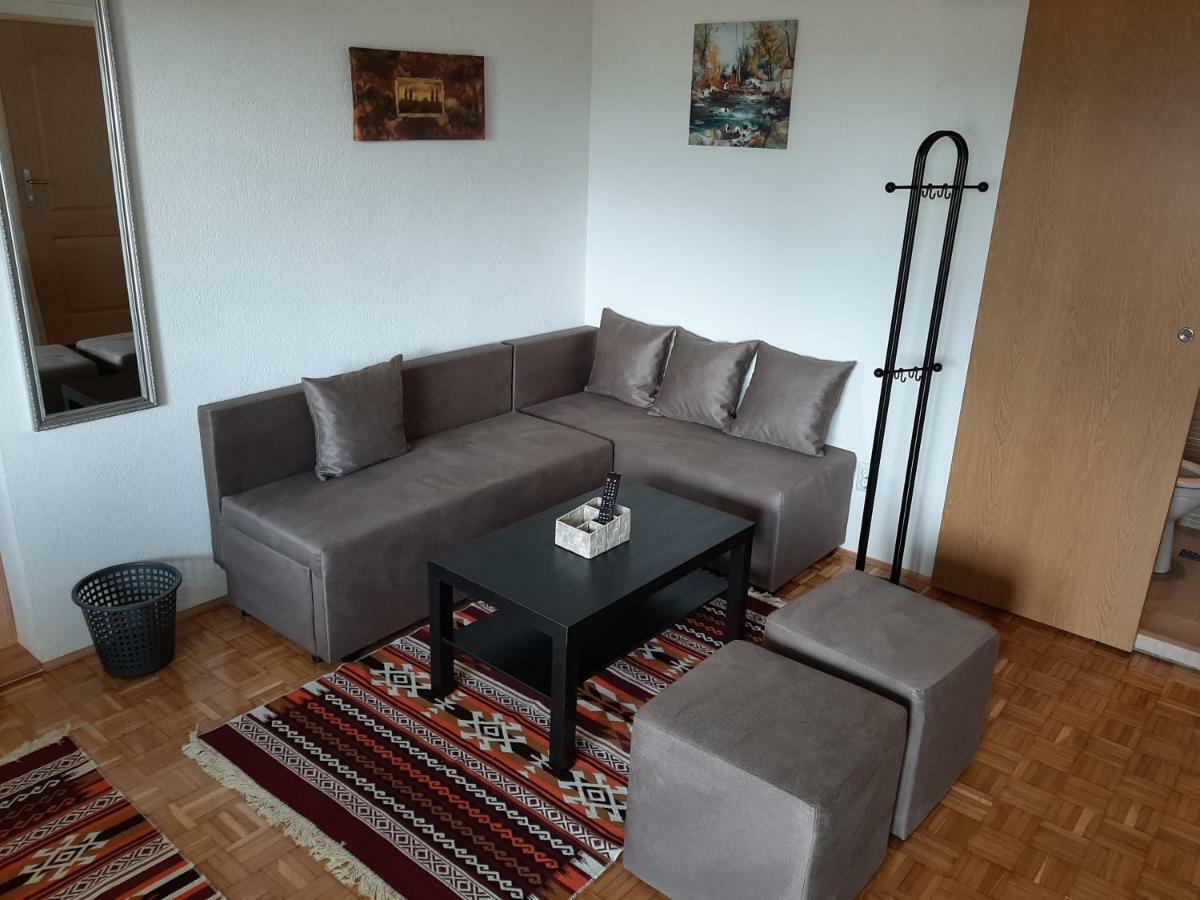 Guesthouse Hill SJJ Buitenkant foto