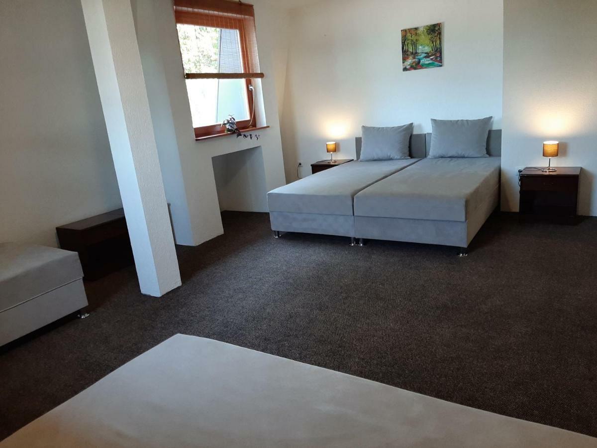 Guesthouse Hill SJJ Buitenkant foto